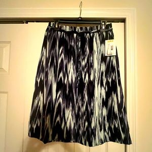 Fourteenth Place Women’s skirt size S. Dark blue and light blue print.